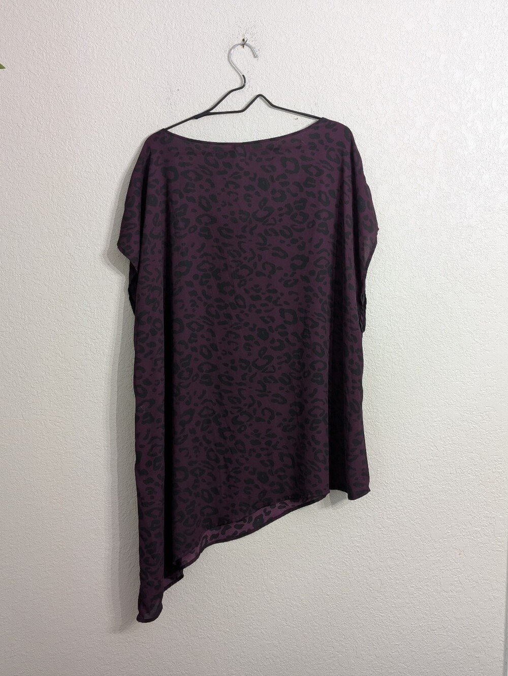 Torrid Purple Animal Print Tunic Blouse Size 3X Asymmetrical Hem Cheetah Flowy - Picture 2 of 8